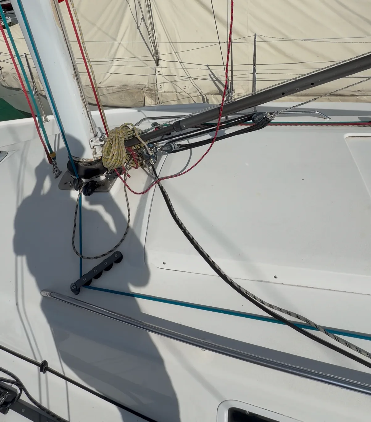 Ancien hale-bas Harken 6:1 en place au pied de mât d'un J/92s avant refonte en cascade Dyneema