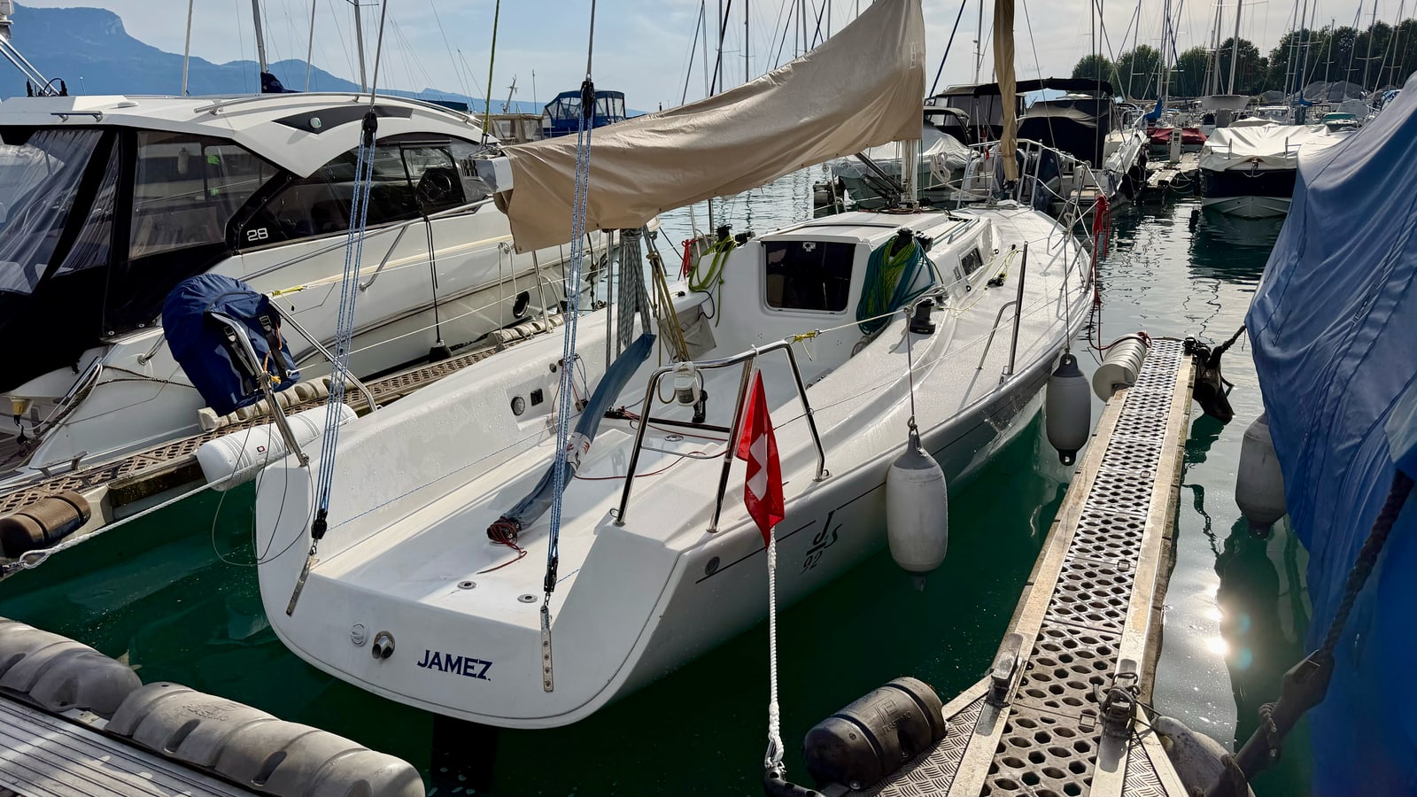 JAMAIS, voilier J/92s 2008 à quai au Port de La Pichette à Corseaux sur le Lac Léman — banc d’essai de Blu Estates Marine.